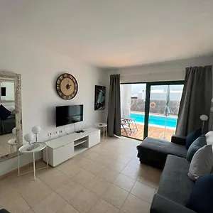 oasis-blue-beautiful-1-bedroom-apartment-on-private.in-canary-islands.com/